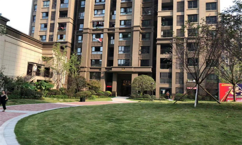 重庆沙坪坝区协信城天骄名城三期：地理位置优越 商务环境舒适